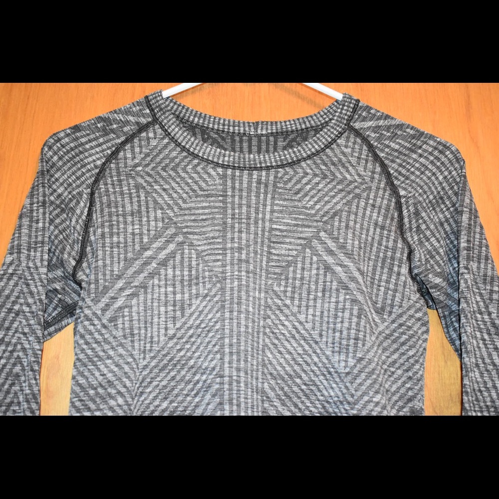 Lululemon Grey Patterned Long Sleeve - image 2